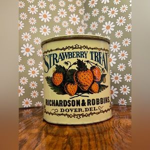 Strawberry Treat Tin 🍓